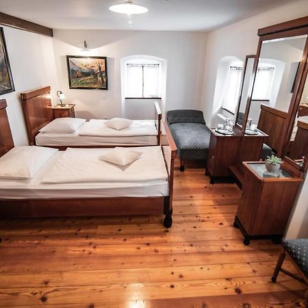 Hotel Dvor Jezersek Brnik Cerklje na Gorenjskem Extérieur photo